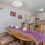 Hébergement de vacances Stunning In With Kitchen *