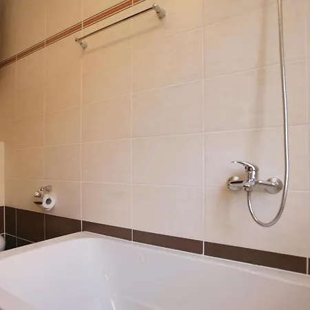 Feriehus Stunning In With Kitchen Poreč