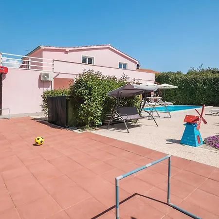 Сasa de vacaciones Stunning In With Kitchen