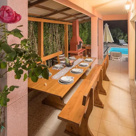 Сasa de vacaciones Stunning In With Kitchen *