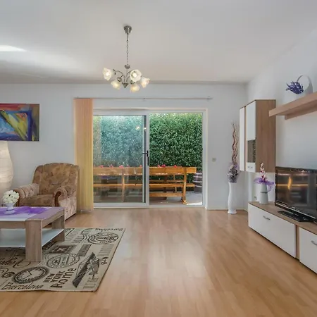 Сasa de vacaciones Stunning In With Kitchen *
