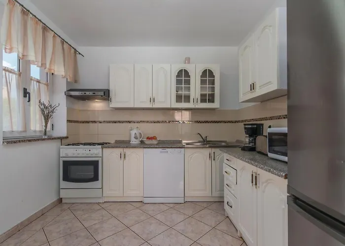 Дом отдыха Stunning In With Kitchen Пореч