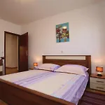 Holiday home Stunning In With Kitchen Porec