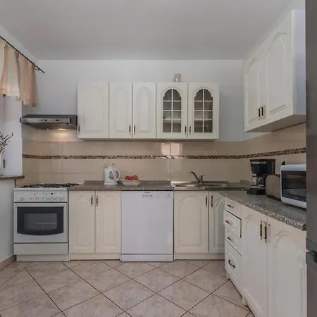 Casa de Férias Stunning In With Kitchen Poreč